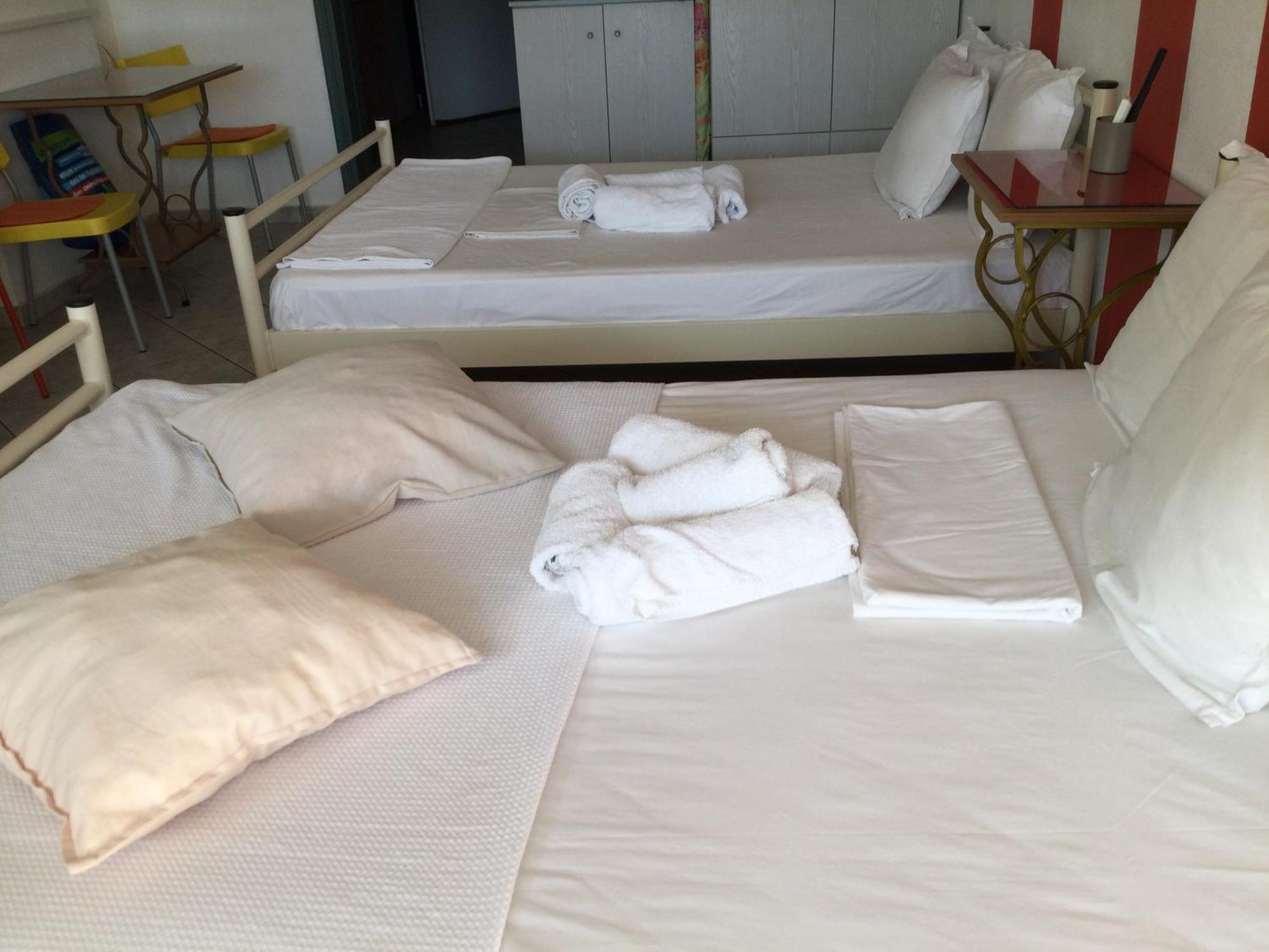 Maria'S Roomstudios Apartments Flats To Let Seaside Heart City Chantzara Spyropoulos イグメニツァ エクステリア 写真